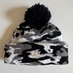 Nike Youth Camo Boys Girls Pompom Beanie Cuffed Sock Cap Winter Cold Weather EUC